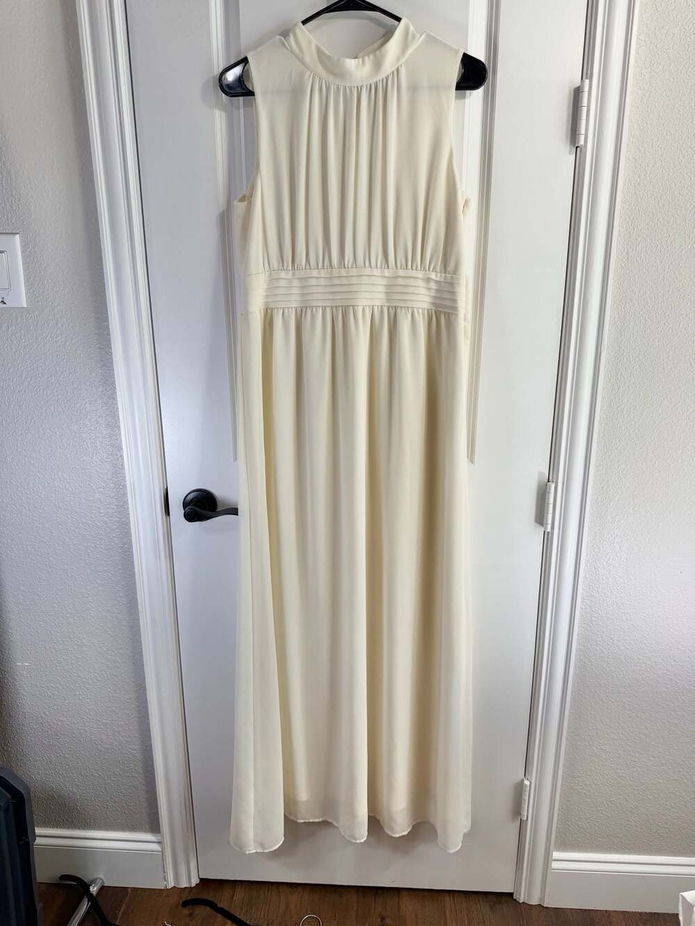 Azalea Cream Chiffon Sleeveless Halter Neck Pleated Waist Maxi Dress Size L